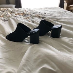 NEW Black heeled sandals